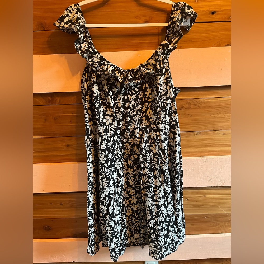 Old Navy Black and White Sleeveless Sundress